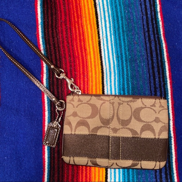 Pre-owned tan Coach wristlet - Picture 4 of 4